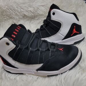 Jordan Max Aura Boy's Black/White Lace Up Athletic Sneakers AQ9216-101 size  12